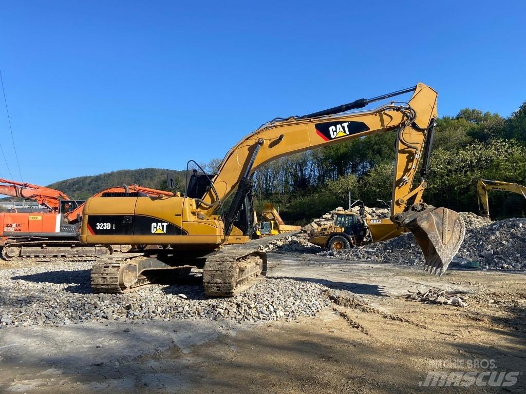 CAT 323 D Paletli ekskavatörler