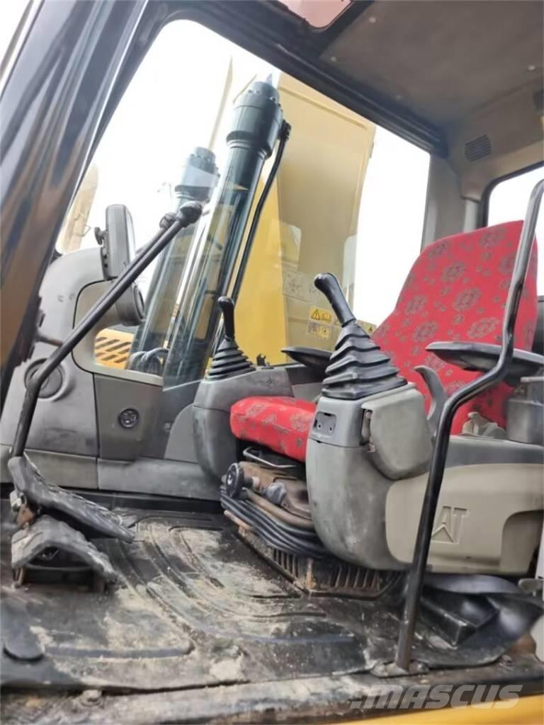 CAT 323 D Paletli ekskavatörler