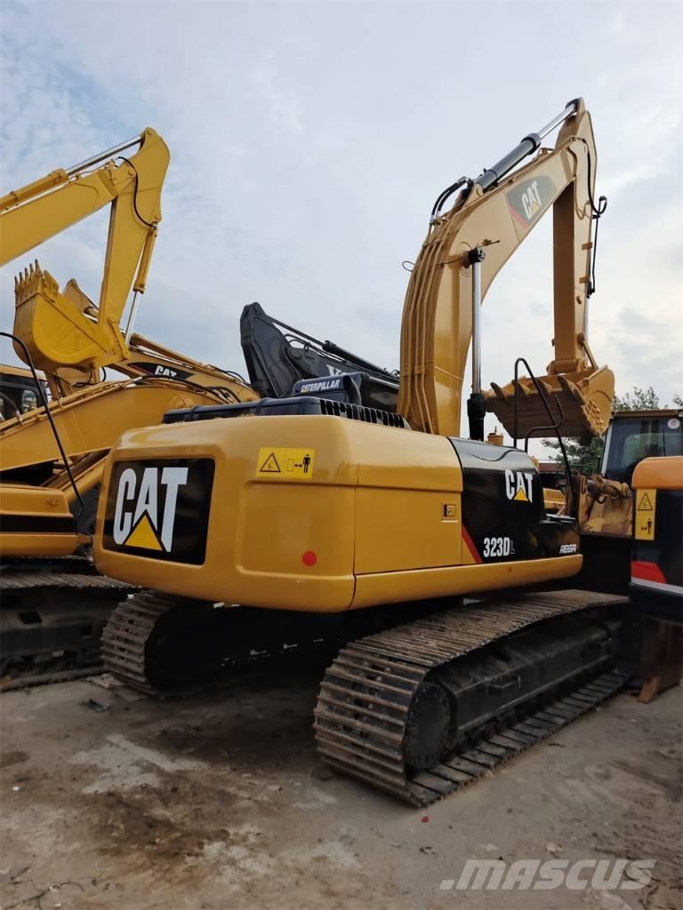 CAT 323 D Paletli ekskavatörler