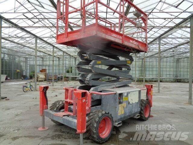 SkyJack SJ 6832 RT Makasli platformlar