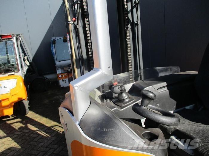 Still FM X12 N Reach truck - depo içi istif araçları