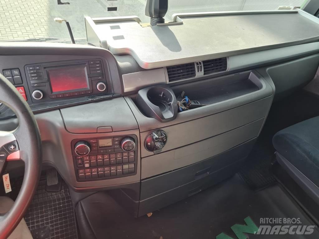 MAN 26.440 / 7.4m / LIFT Kayar tenteli kamyonlar