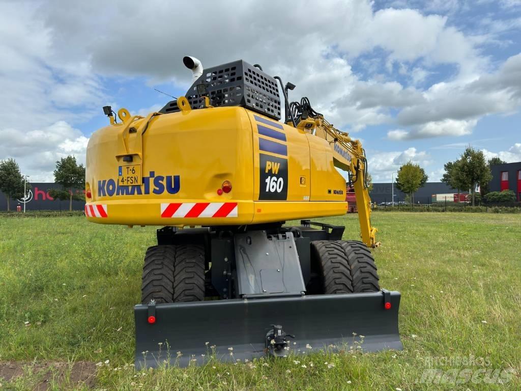 Komatsu PW160-11E0 Lastik tekerli ekskavatörler