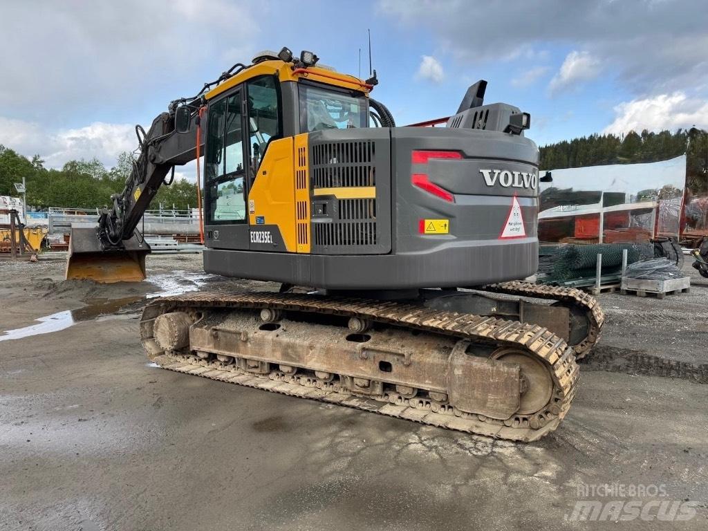 Volvo ECR 235 E Paletli ekskavatörler
