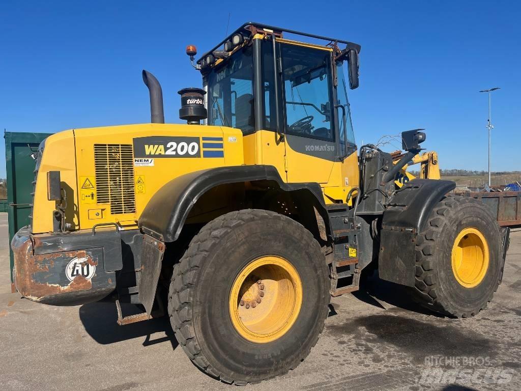 Komatsu WA 200-7 Paletli ekskavatörler