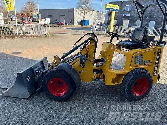 Knikmops KM 130 Mini yükleyiciler