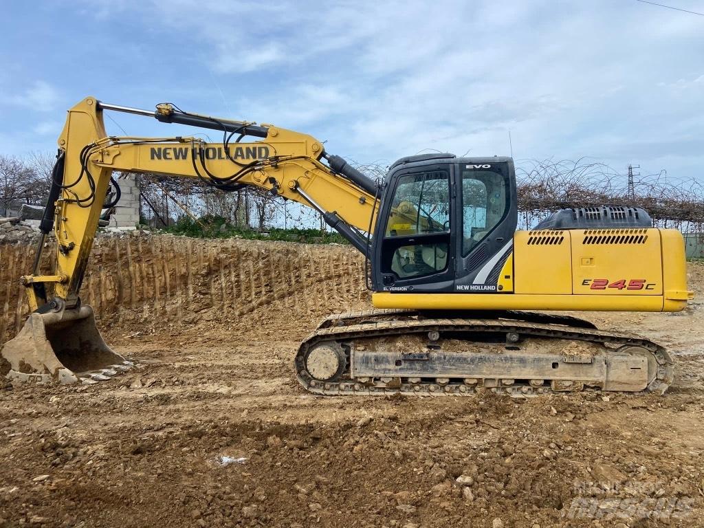 New Holland E245 Paletli ekskavatörler