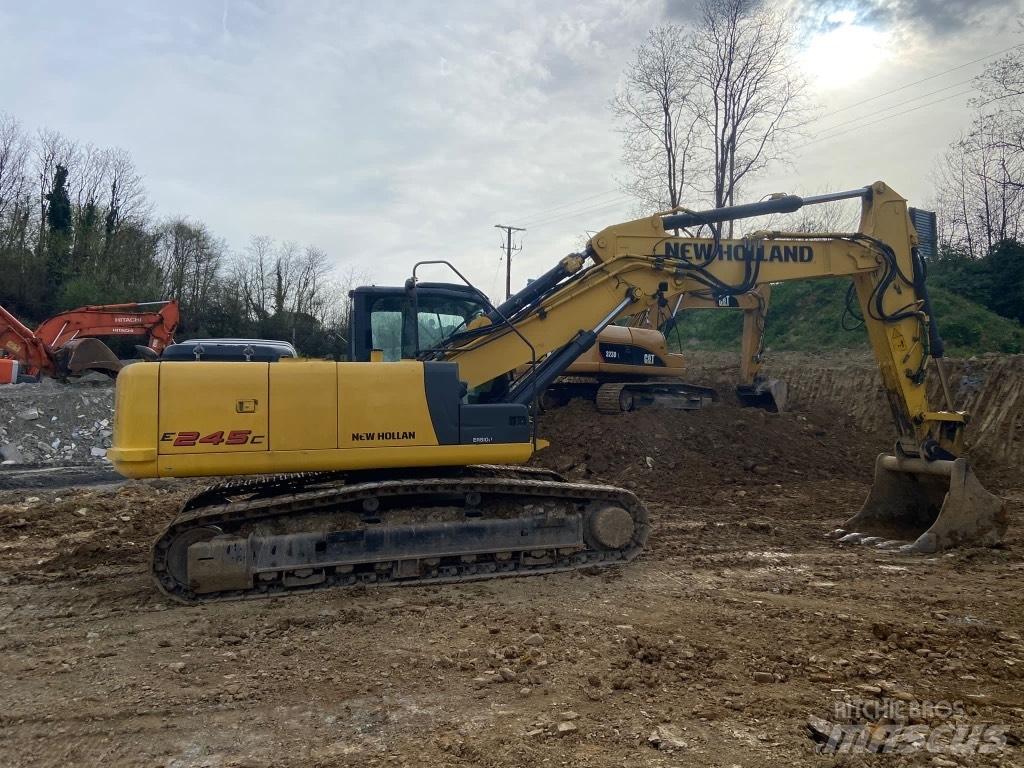 New Holland E245 Paletli ekskavatörler
