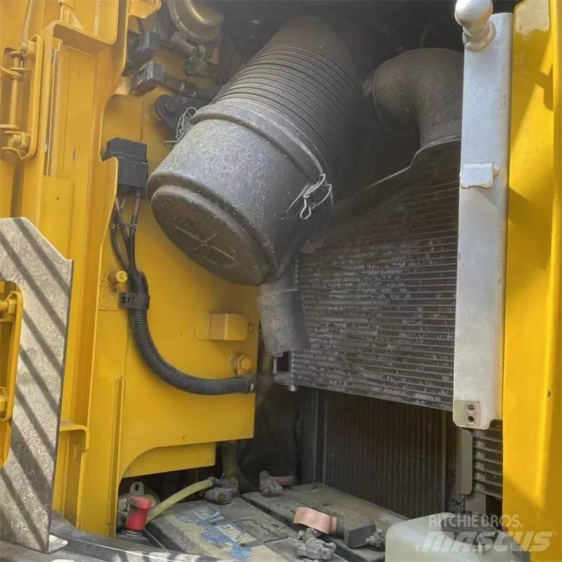 Komatsu PC 138 Paletli ekskavatörler