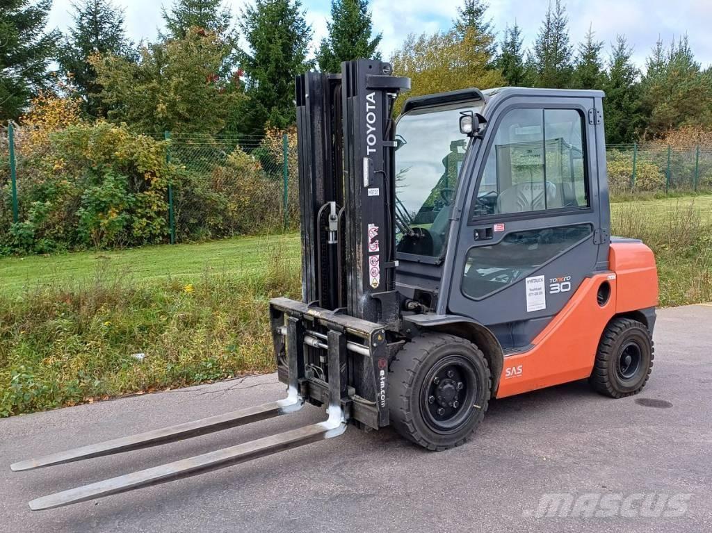 Toyota 52-8FDF30 Dizel forkliftler