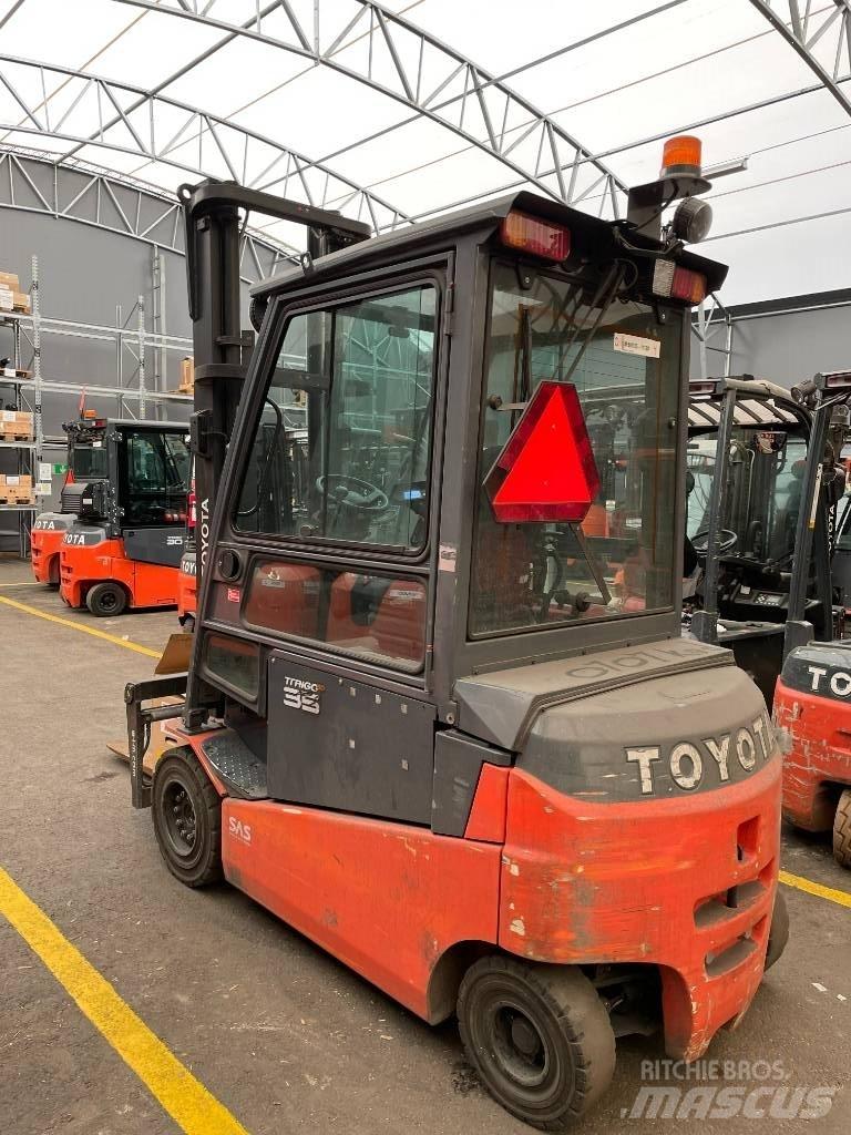 Toyota 8FBMT35 Elektrikli forkliftler