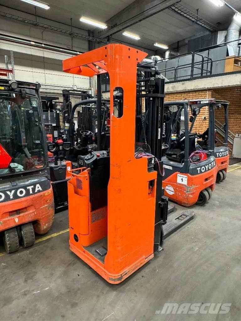 Toyota SSE135L Akülü depo ekipmanları