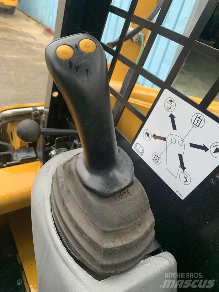 CAT 216 B 3 Mini yükleyiciler