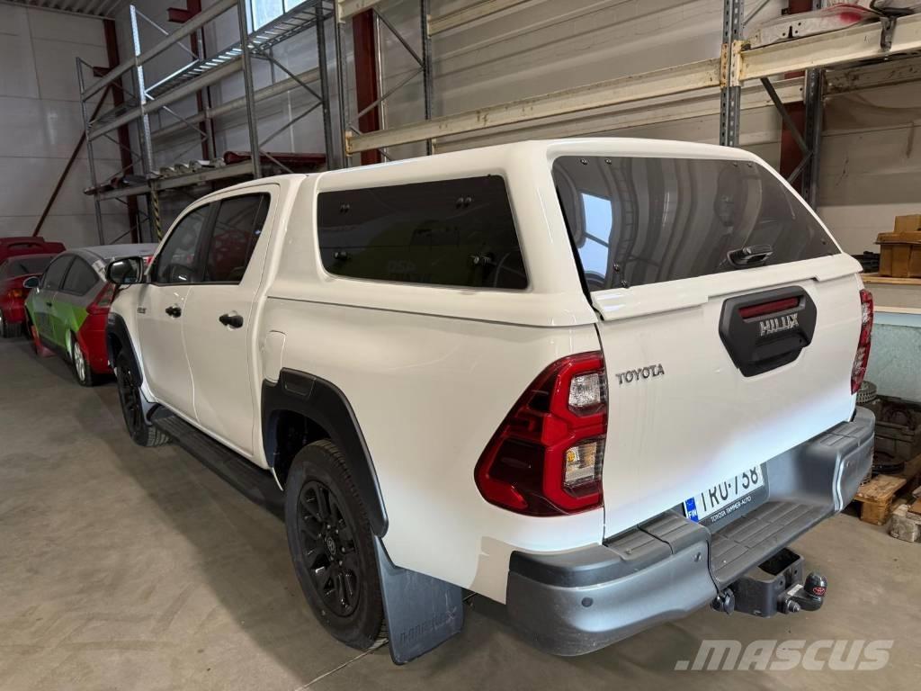 Toyota Hilux 2.8D Panel vanlar
