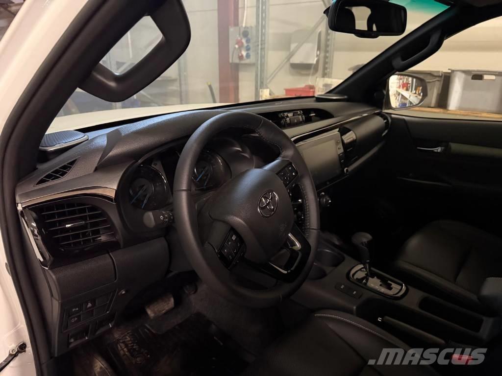 Toyota Hilux 2.8D Panel vanlar