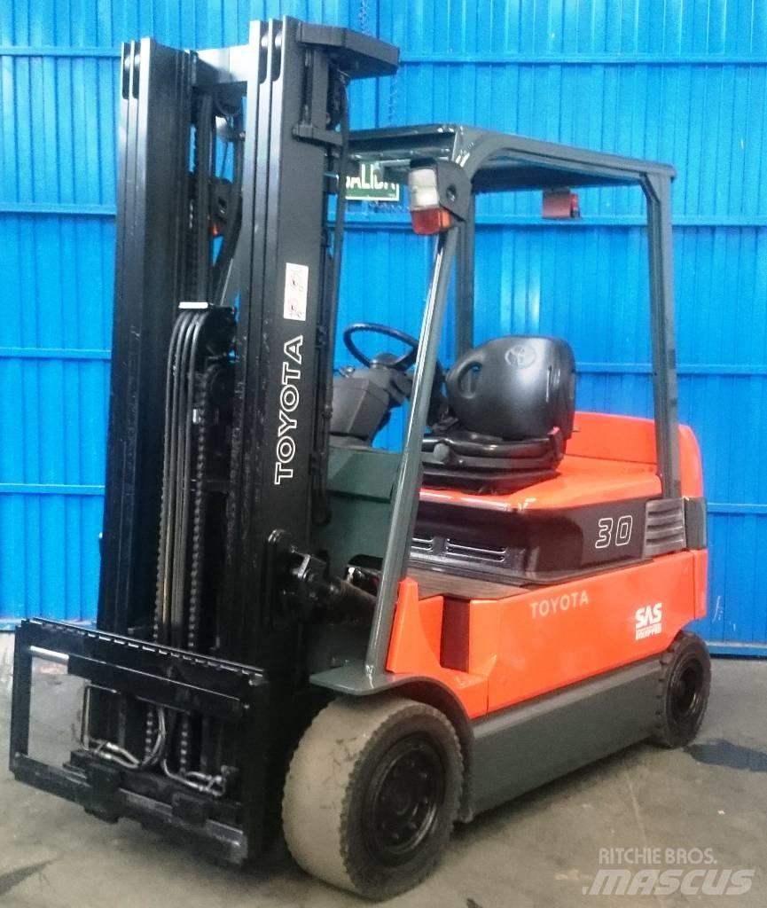 Toyota 7 FBMF 30 Elektrikli forkliftler