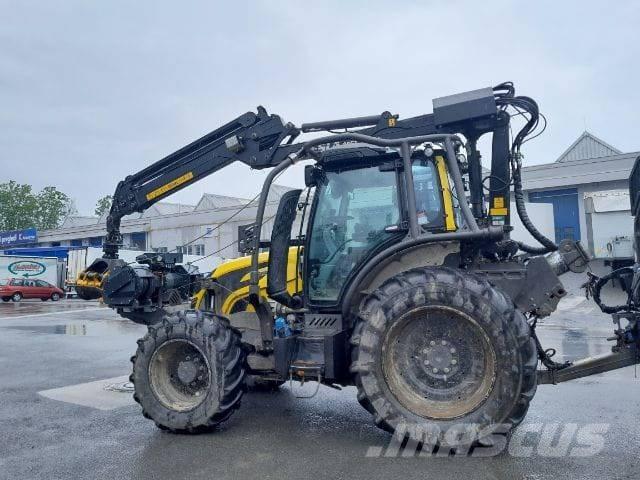 Valtra N153 Orman traktörleri