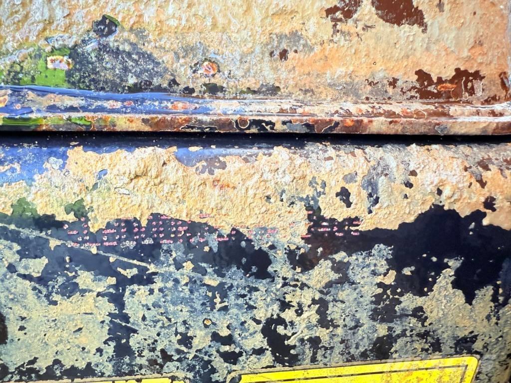 JCB 3TST Belden kirma kamyonlar