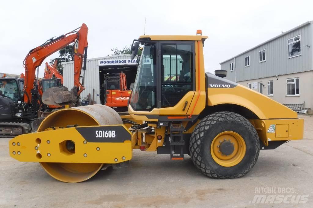 Volvo SD 160 B Pnömatik lastikli silindirler