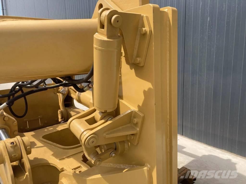 CAT D8 Kaziyici