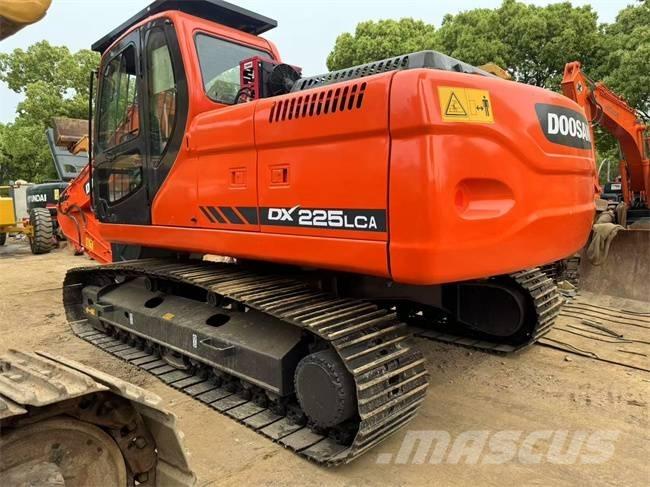 Doosan DX 225 LCA Paletli ekskavatörler