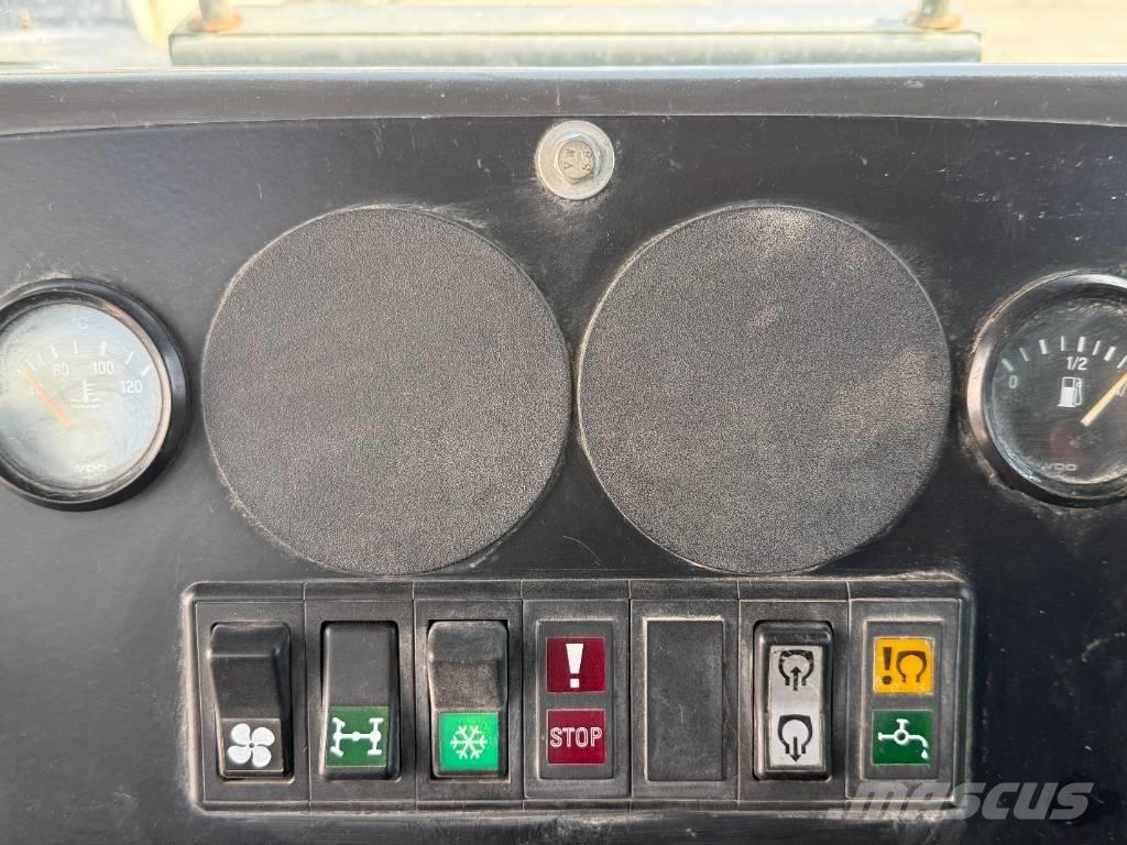 Ammann AP 240 H Pnömatik lastikli silindirler