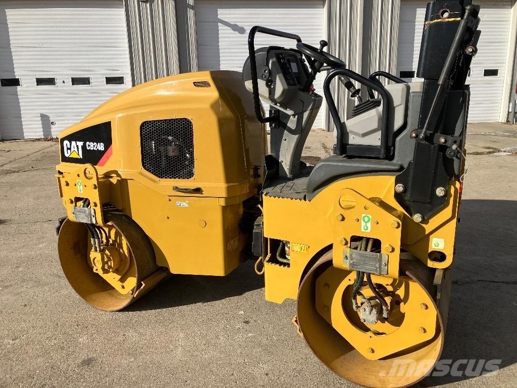 CAT CB 24 B Çift tamburlu silindirler