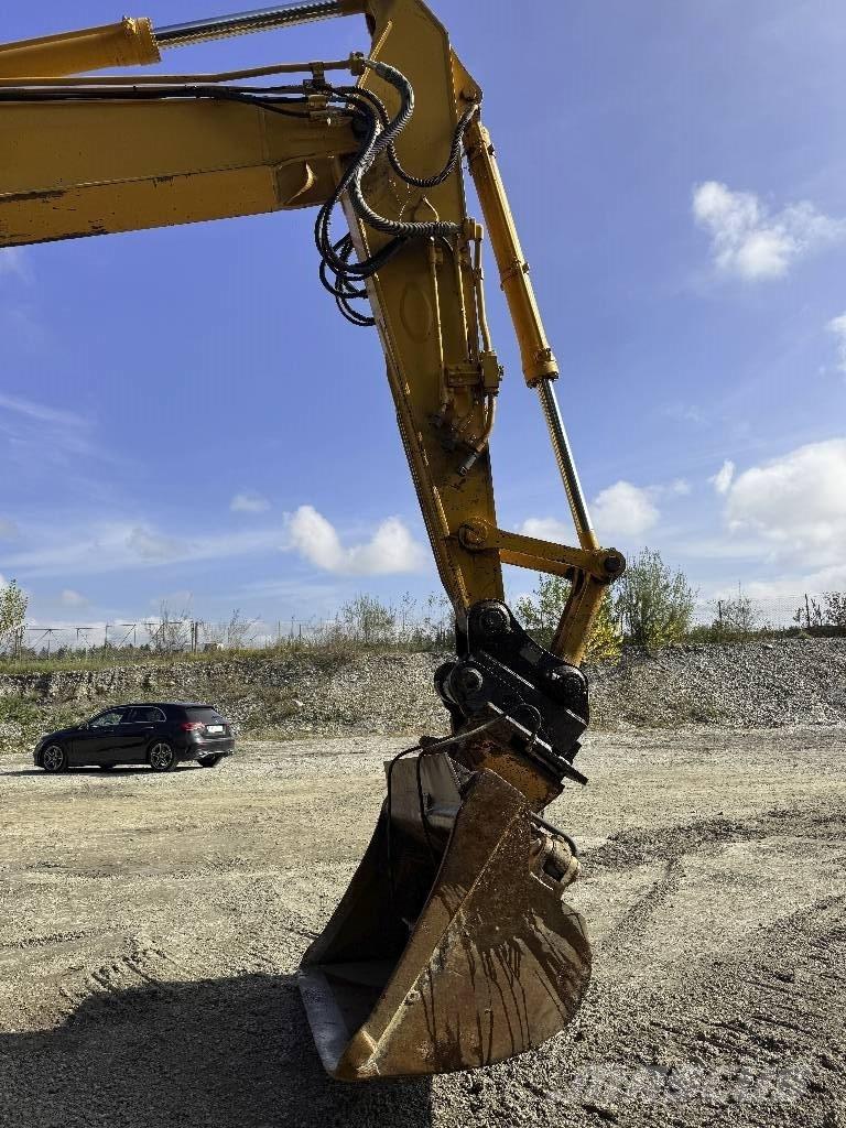 Komatsu PC 228 US-3 Paletli ekskavatörler