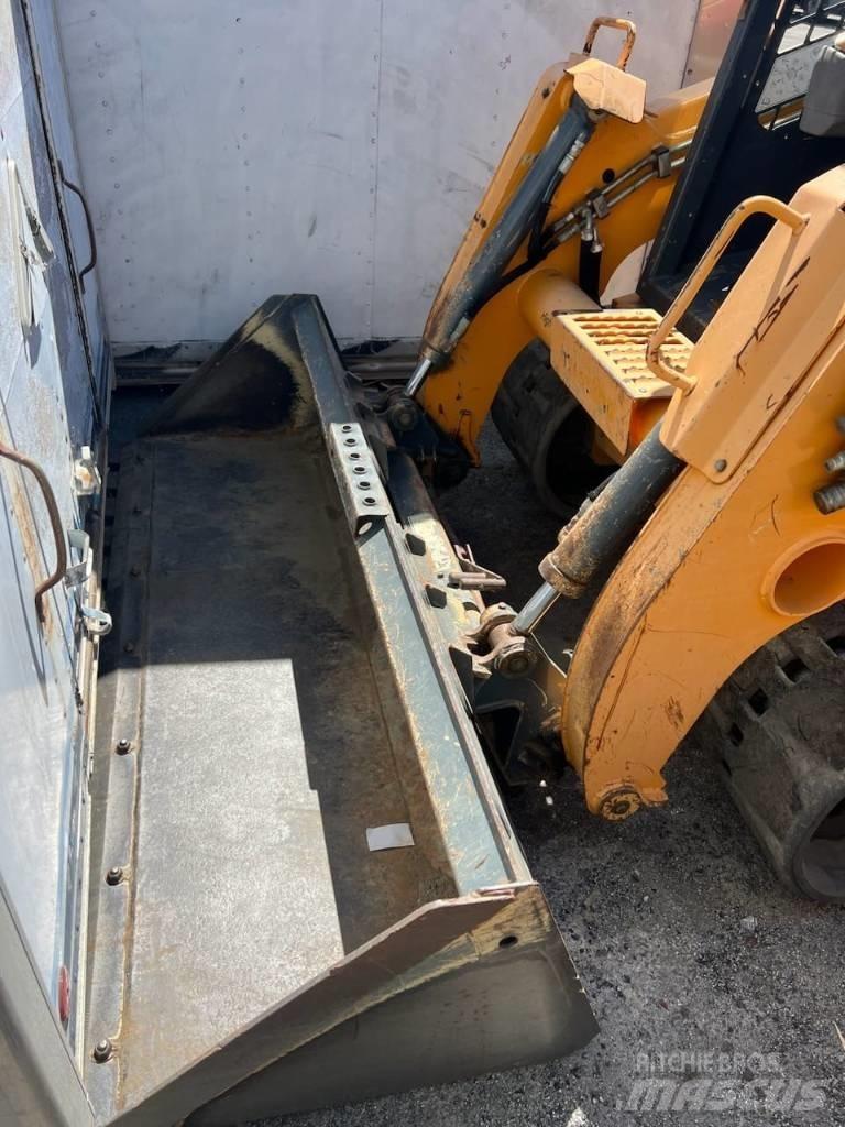 Mustang 2100RT Skid steer loderler
