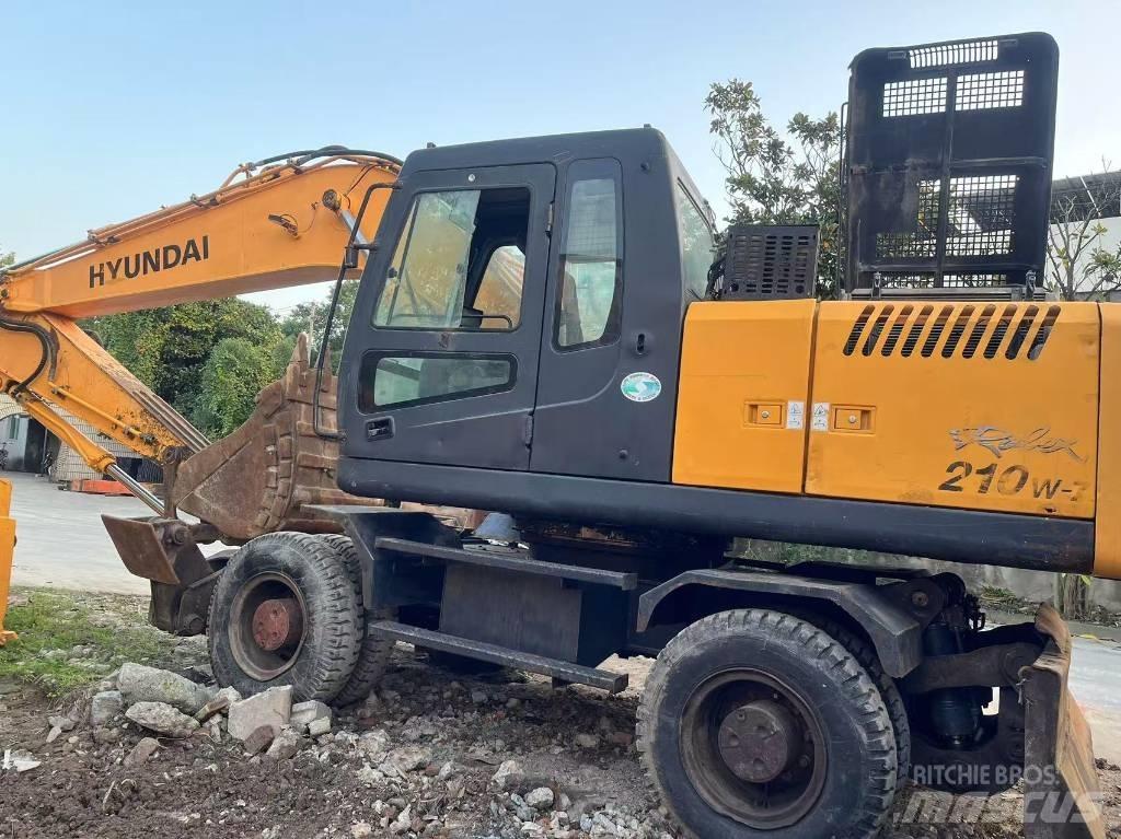 Hyundai R210W-7 Lastik tekerli ekskavatörler