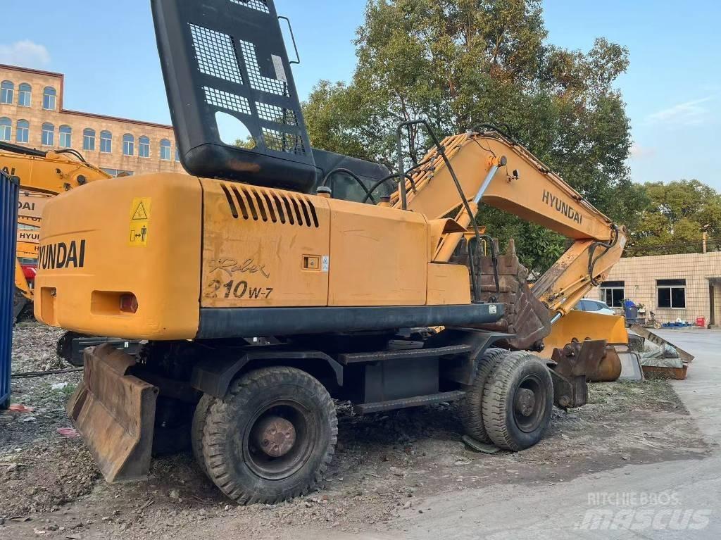 Hyundai R210W-7 Lastik tekerli ekskavatörler