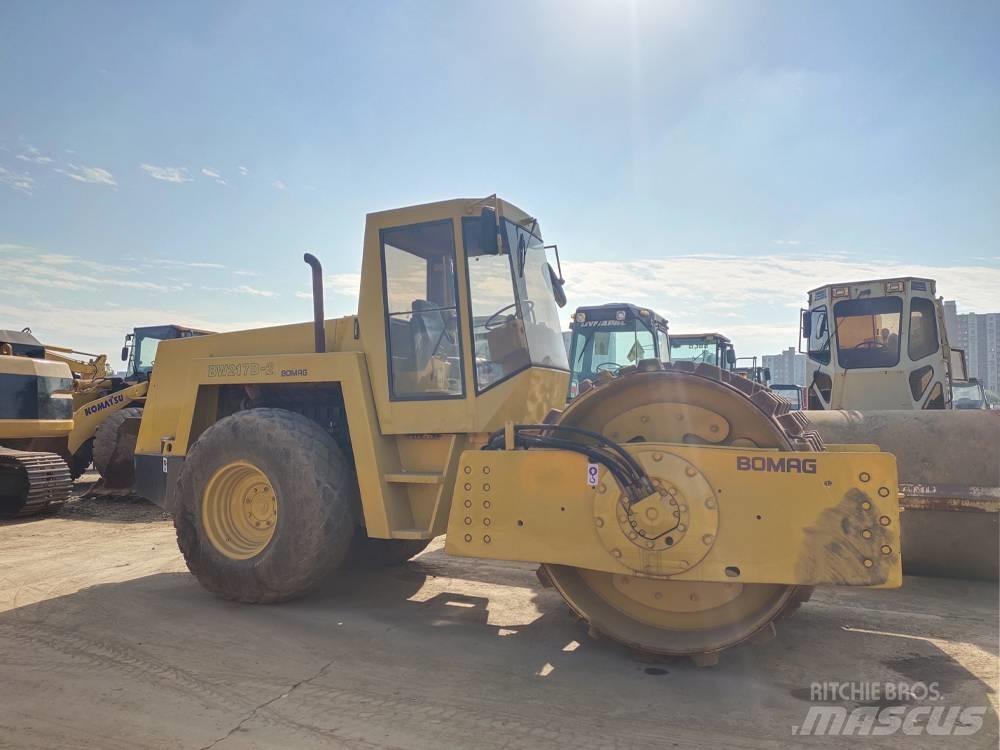 Bomag BW 217 Tek tamburlu silindirler