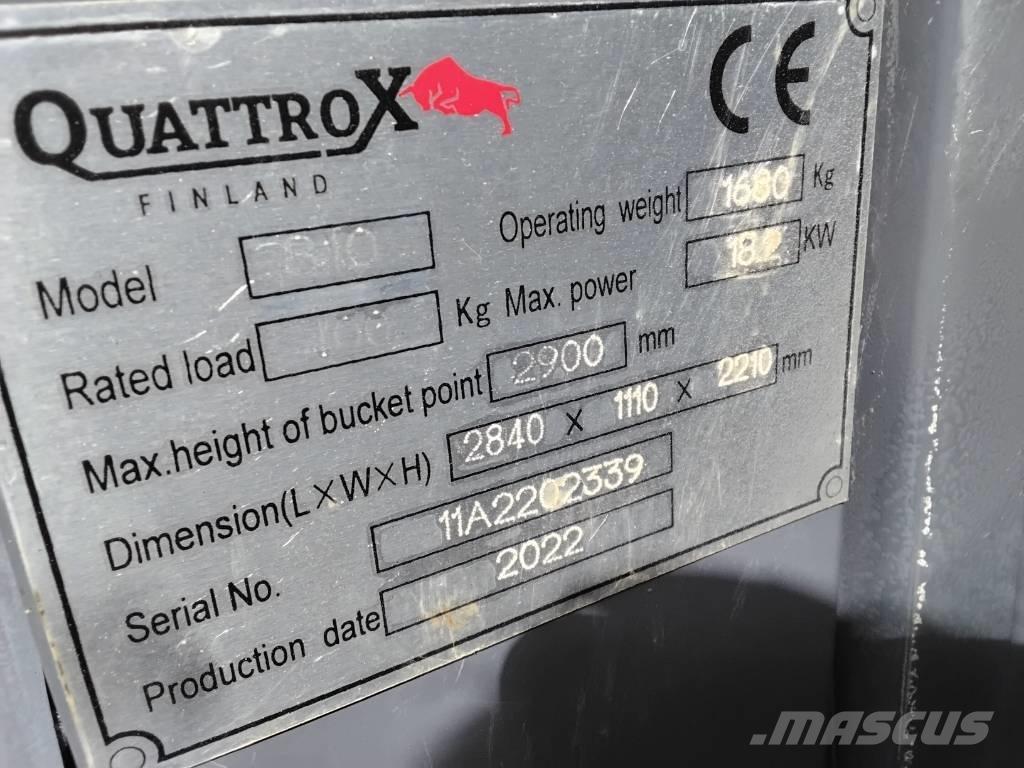 QuattroX 810 Mini yükleyiciler