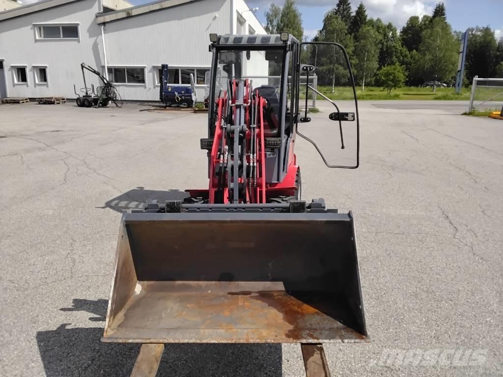 QuattroX 810 Mini yükleyiciler