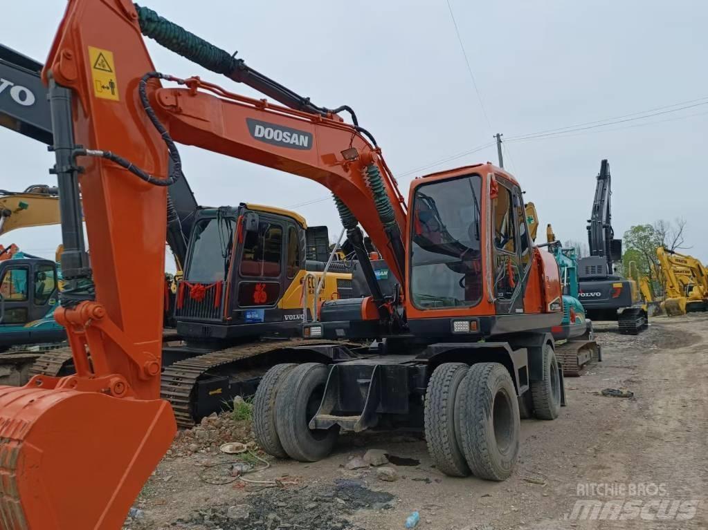 Doosan 150 W-7 Lastik tekerli ekskavatörler