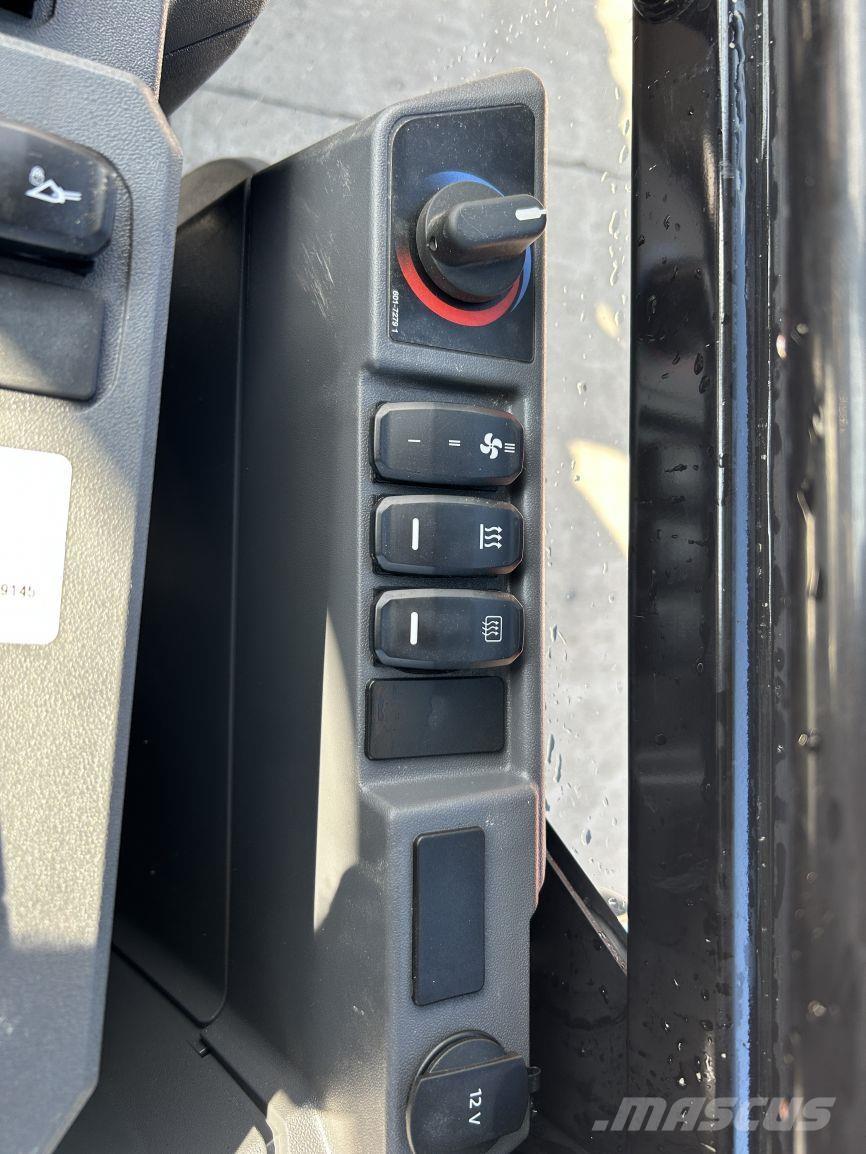 CAT 906 (9145) Çok amaçlı yükleyiciler