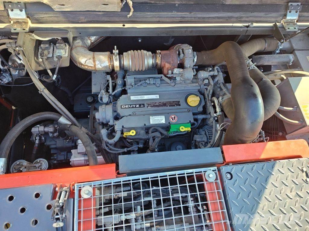 Atlas 150W Lastik tekerli ekskavatörler