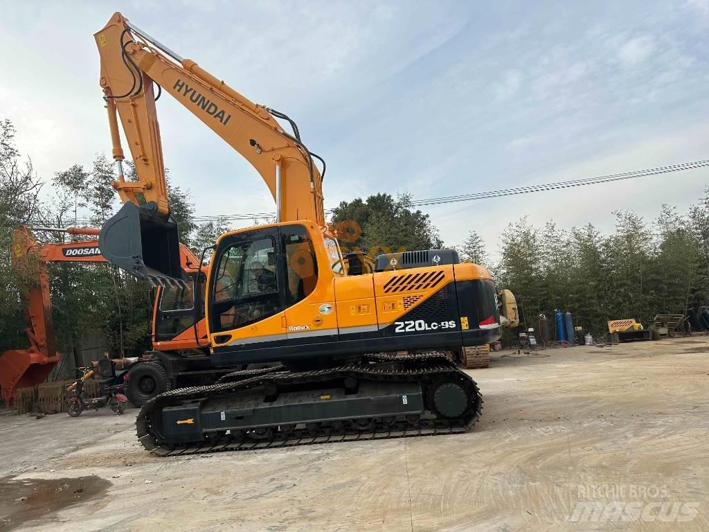 Hyundai R220 Paletli ekskavatörler
