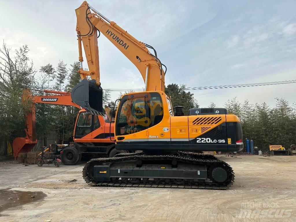 Hyundai R220 Paletli ekskavatörler