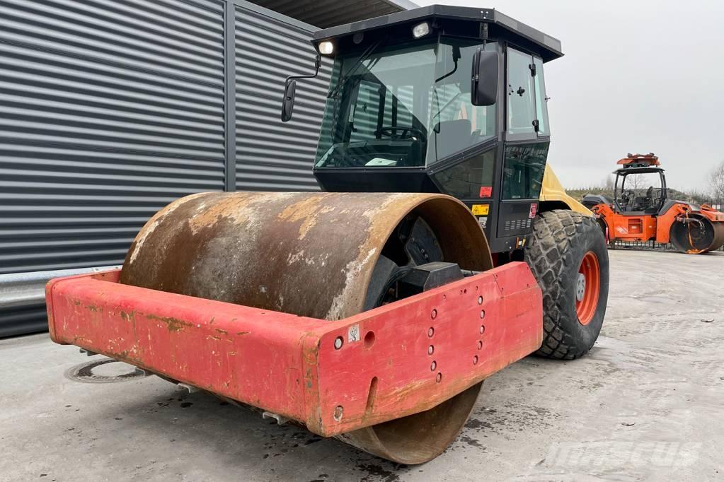 Dynapac CA302D Tek tamburlu silindirler