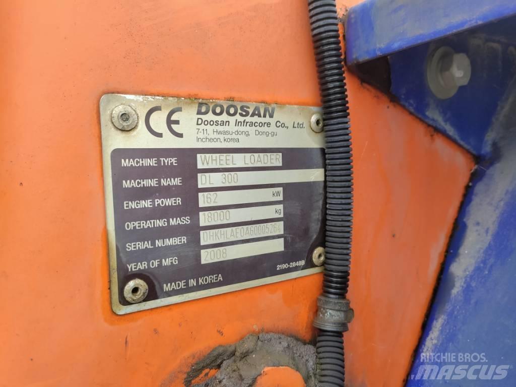 DEVELON DL300-5 Ön yükleyici ve kazicilar