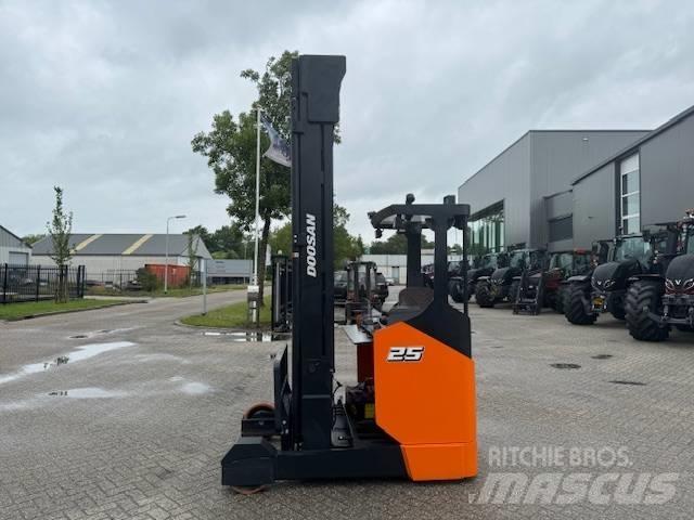 Doosan BR 25 JW-9 Reach truck - depo içi istif araçları