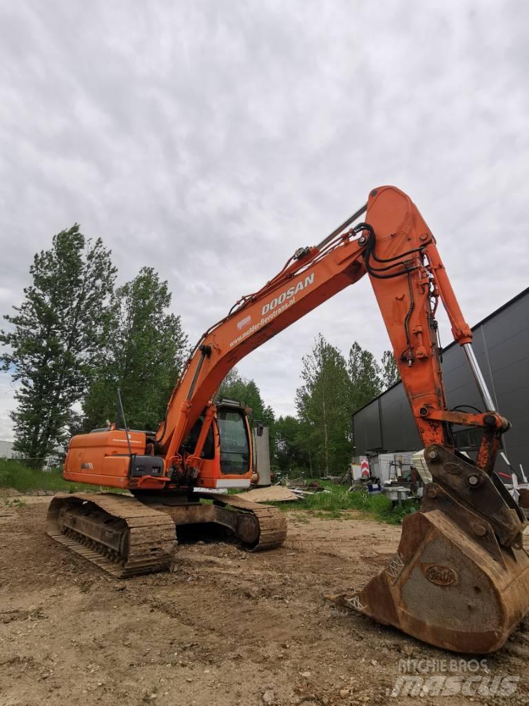 Doosan DX 225 LC Paletli ekskavatörler