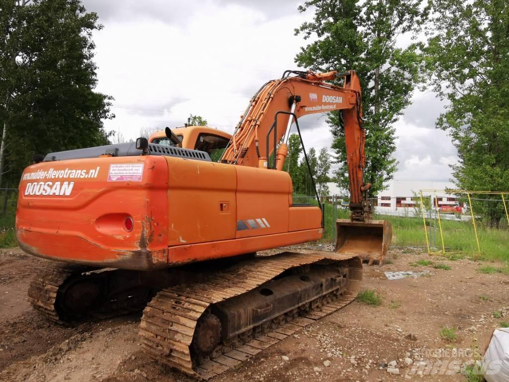 Doosan DX 225 LC Paletli ekskavatörler