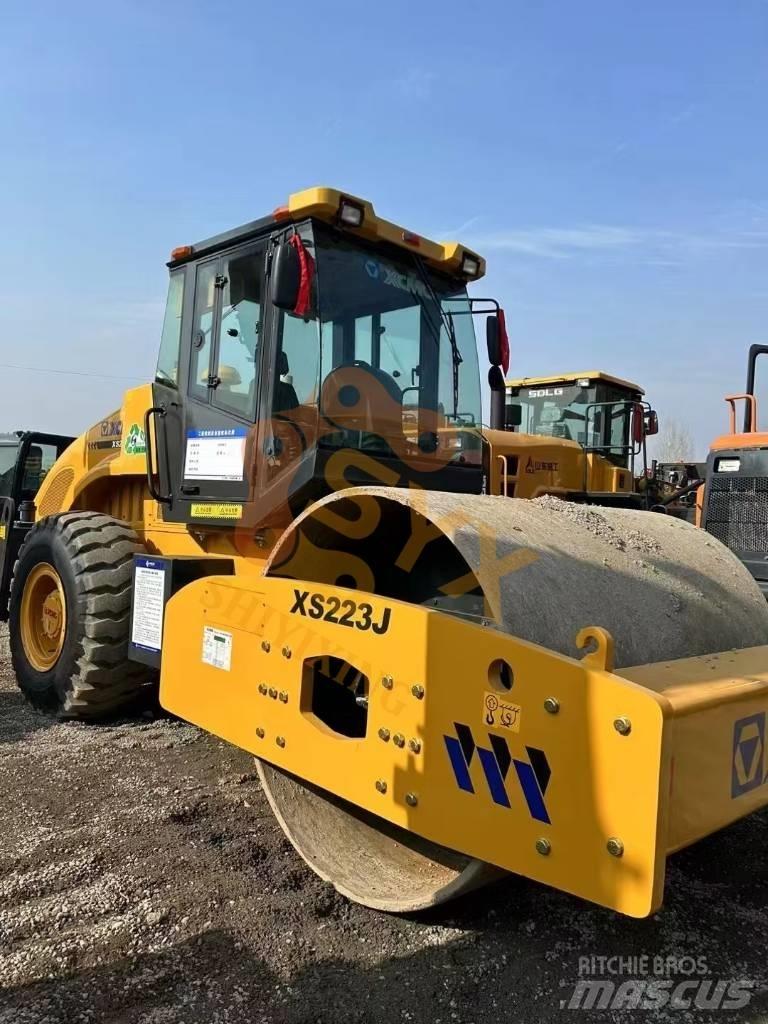 XCMG XS 233J Tek tamburlu silindirler