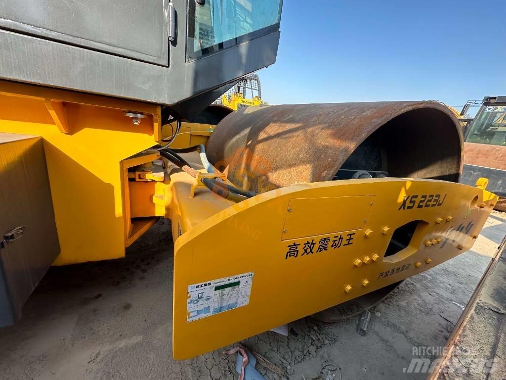 XCMG XS 233J Tek tamburlu silindirler