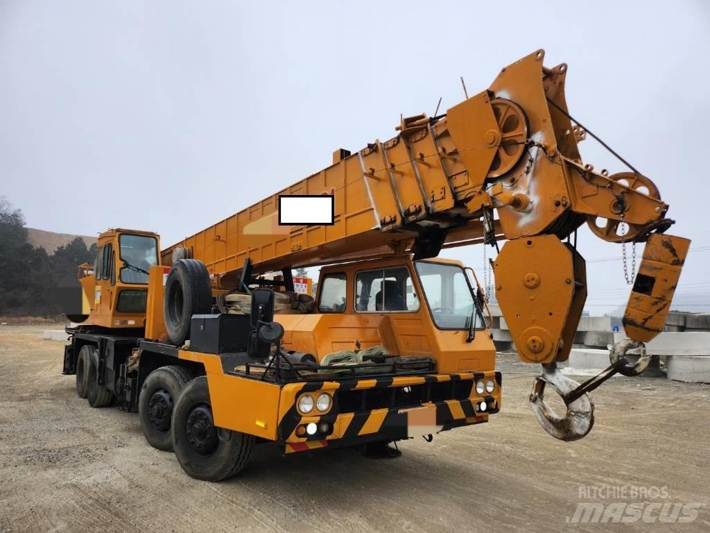 Hyundai HC 50 Yol-Arazi Tipi Vinçler (AT)