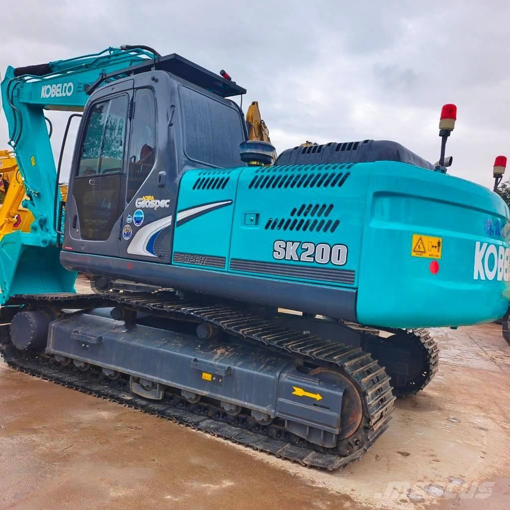 Kobelco SK 200 Paletli ekskavatörler