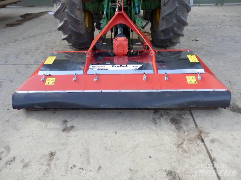 Trimax Snake Asılı ve çekilir biçme makineleri