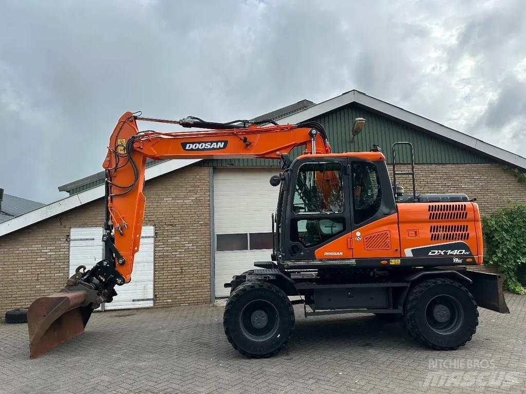 Doosan DX140W-5 Lastik tekerli ekskavatörler